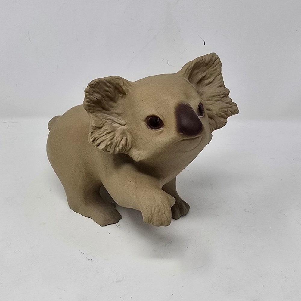 Vtg Freeman-McFarlin California Designed by Hetrick pottery koala bear figurine
